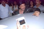Shahrukh Khan snapped post midnight with fan outside a recording studio in Bandra on 1st June 2012 (8).JPG